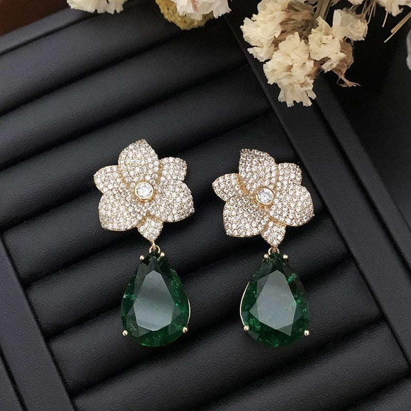 Boucles d’Oreilles Fleur d’Émeraude – Gouttes Enchantées
