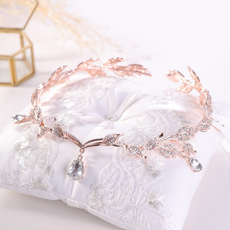 Diadème de la Mariée Éthérée – Feuillage Cristallin & Gouttes