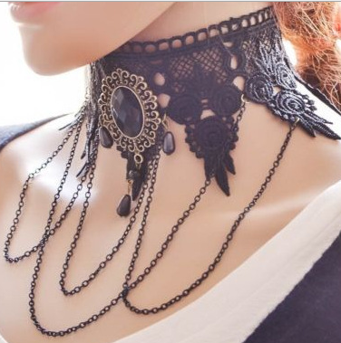 🎪 La Funambule des Ombres — Collier Gothique en Dentelle & Chaînes