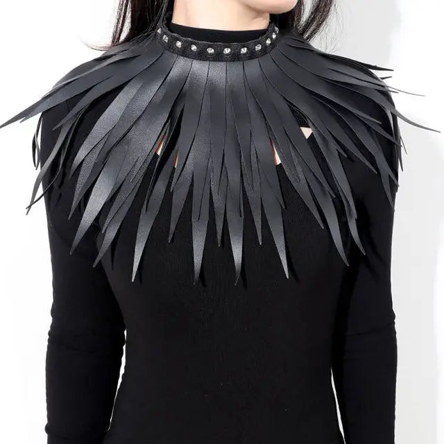 Les Ailes de l’Exil — Collier Gothique à Franges Noires