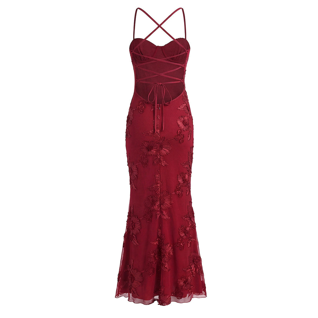 Robe Écarlate de la Nuit – Dentelle Gothique Corsetée