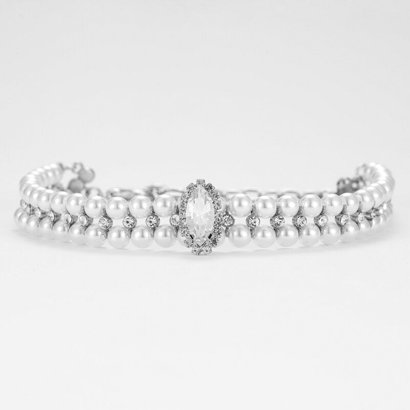 Le Collier du Petit Marquis — Bijou Blanc Scintillant