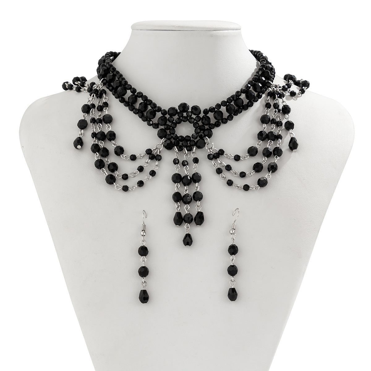 Le Collier des Ombres – Ras-de-cou gothique à perles noires