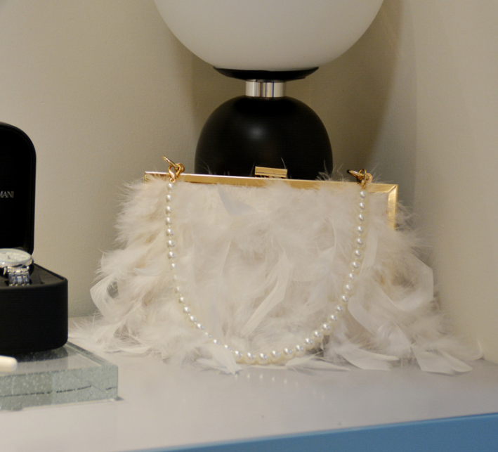 Sac de Soirée Plumes & Perles – Clair de Lune