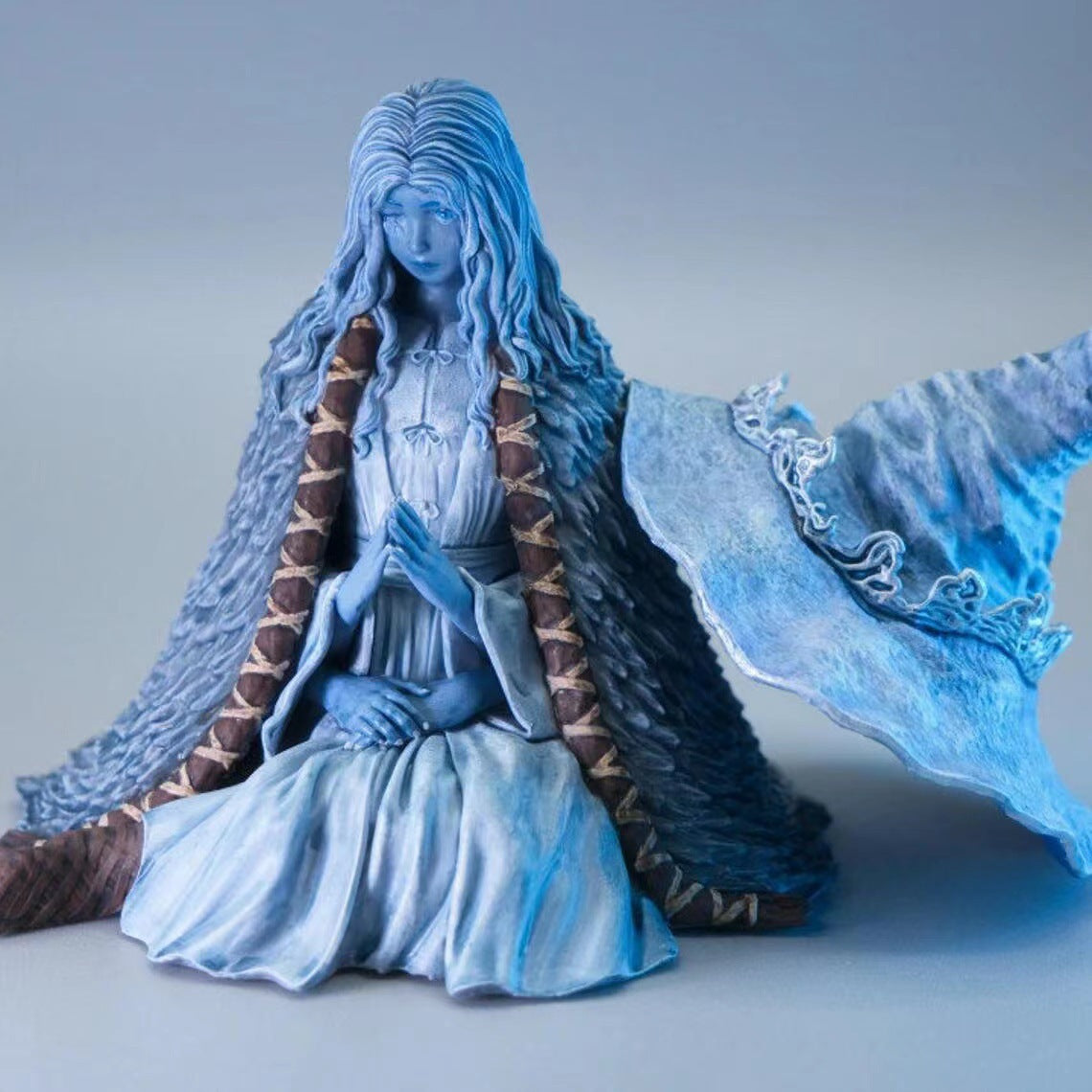 Sorcière des Glaces — Figurine mystique en résine 10 cm
