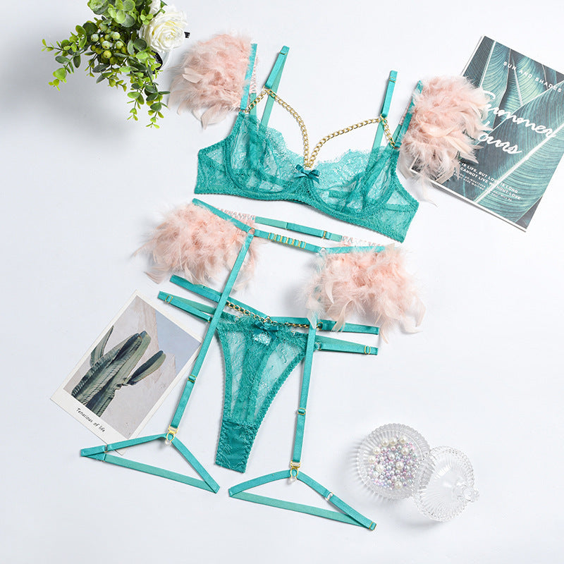 Plumes de Minuit – Ensemble Boudoir en dentelle & plumes