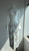 Robe longue blanche brodée – Élégance spectrale