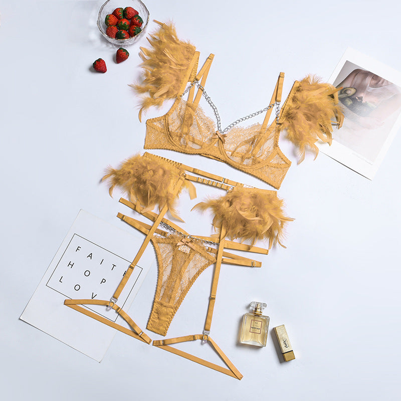 Plumes de Minuit – Ensemble Boudoir en dentelle & plumes