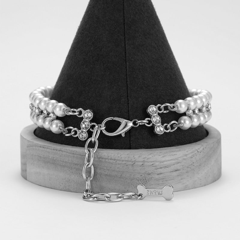 Le Collier du Petit Marquis — Bijou Blanc Scintillant