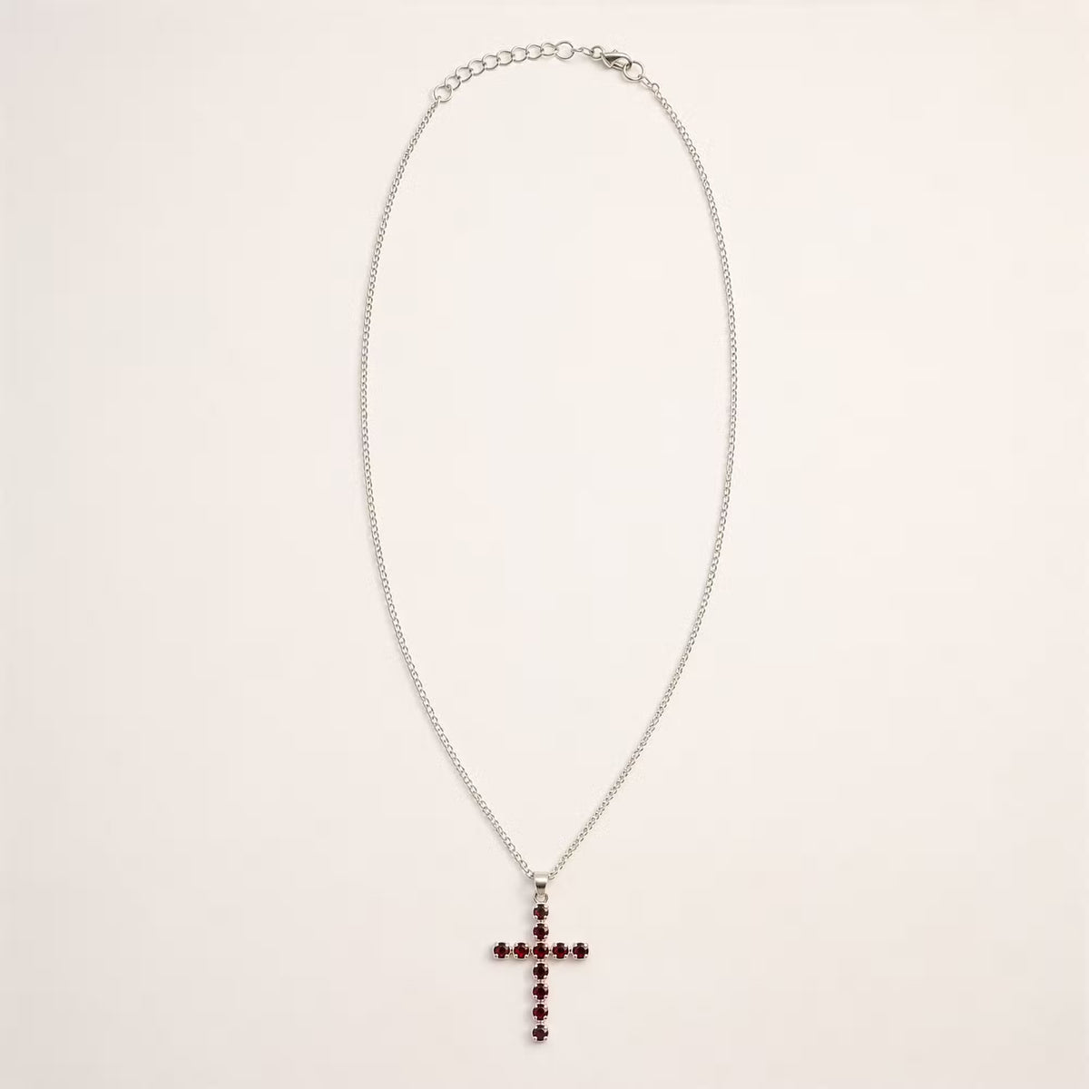 Croix des Noces Sombres – Collier Grenat Rouge