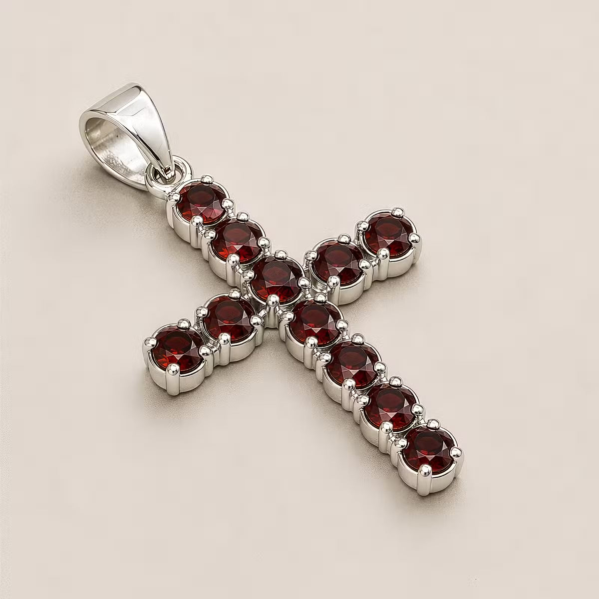 Croix des Noces Sombres – Collier Grenat Rouge