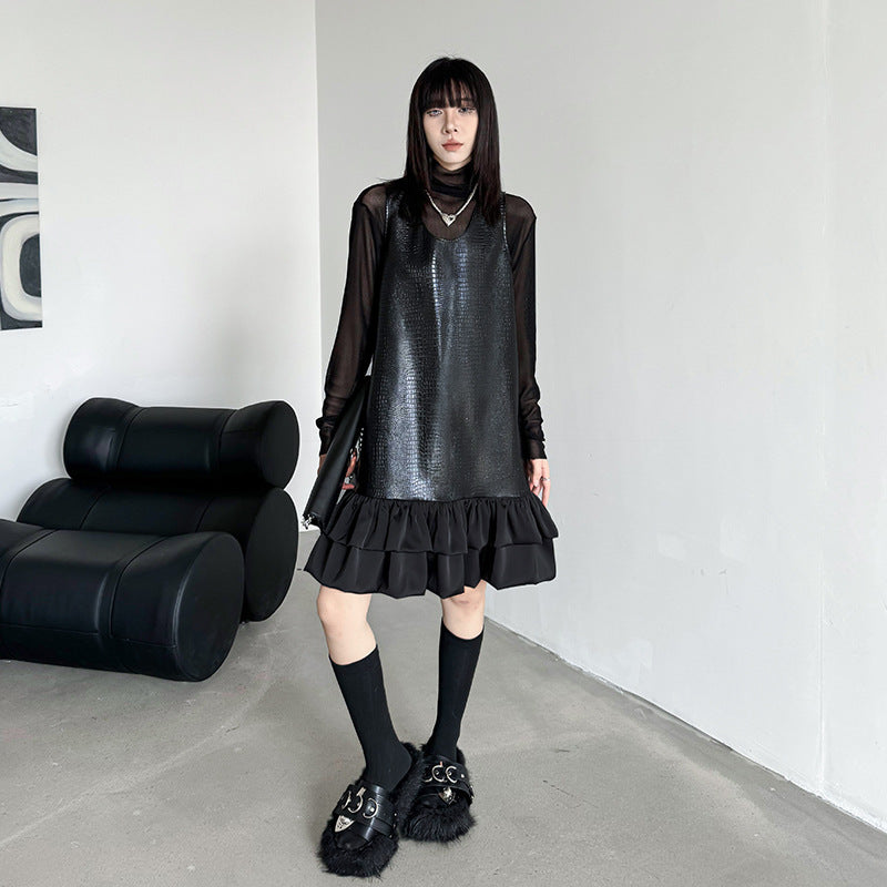 Robe Noire Effet Cuir & Volants – Ange Déchu
