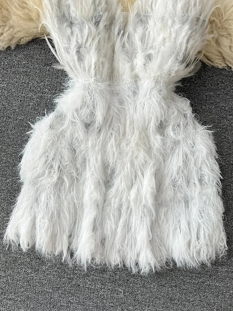 🤍 Robe « Ailes de Givre » – Effet Plumes Blanches