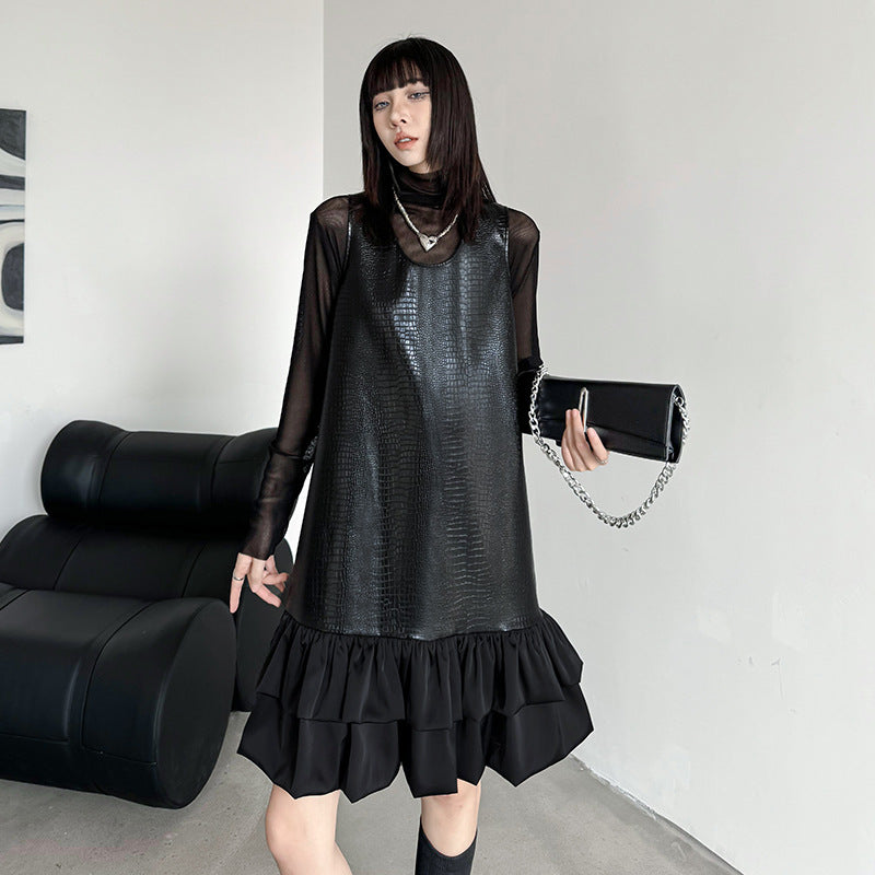 Robe Noire Effet Cuir & Volants – Ange Déchu