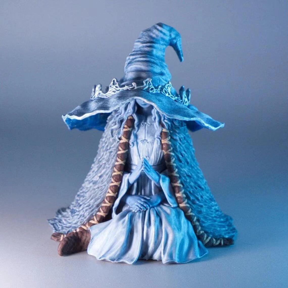 Sorcière des Glaces — Figurine mystique en résine 10 cm