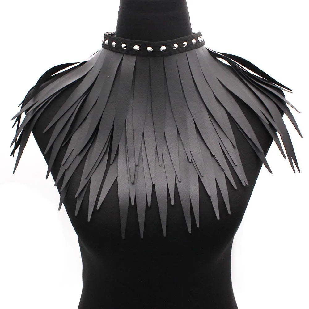 Les Ailes de l’Exil — Collier Gothique à Franges Noires
