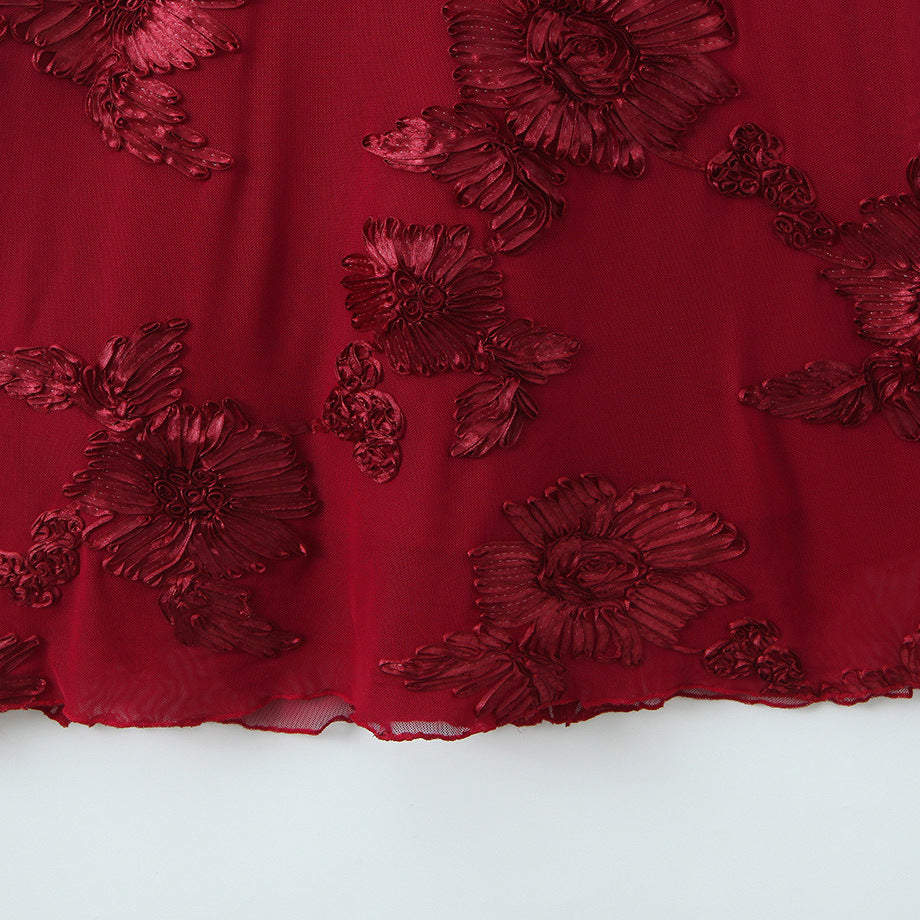 Robe Écarlate de la Nuit – Dentelle Gothique Corsetée
