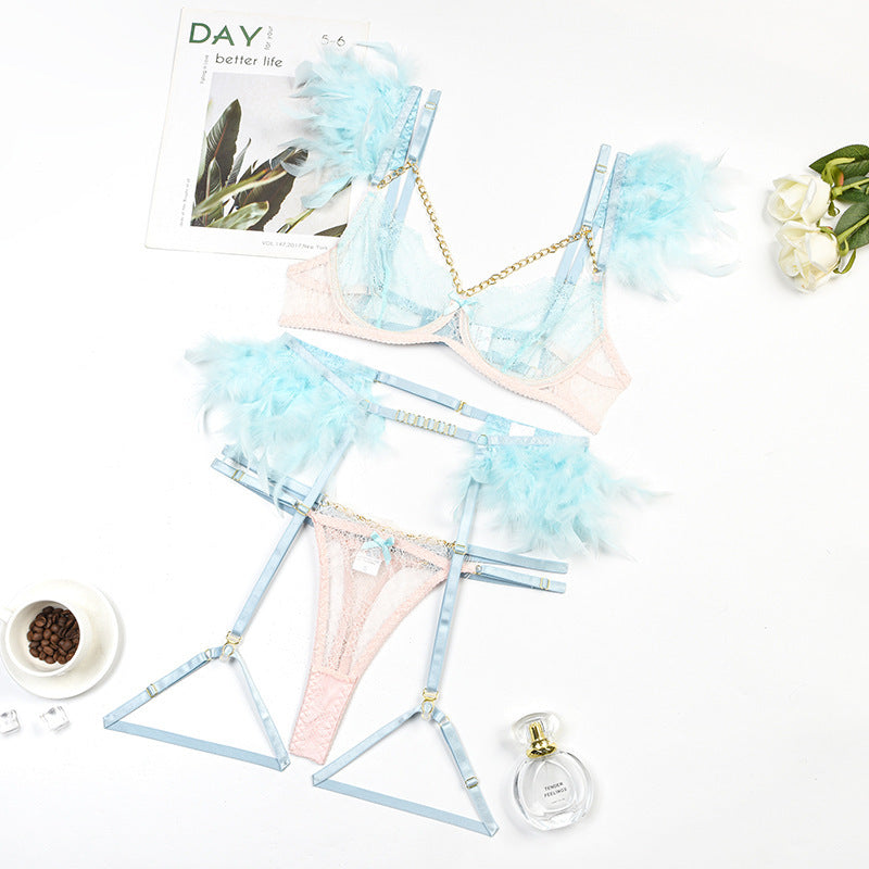 Plumes de Minuit – Ensemble Boudoir en dentelle & plumes