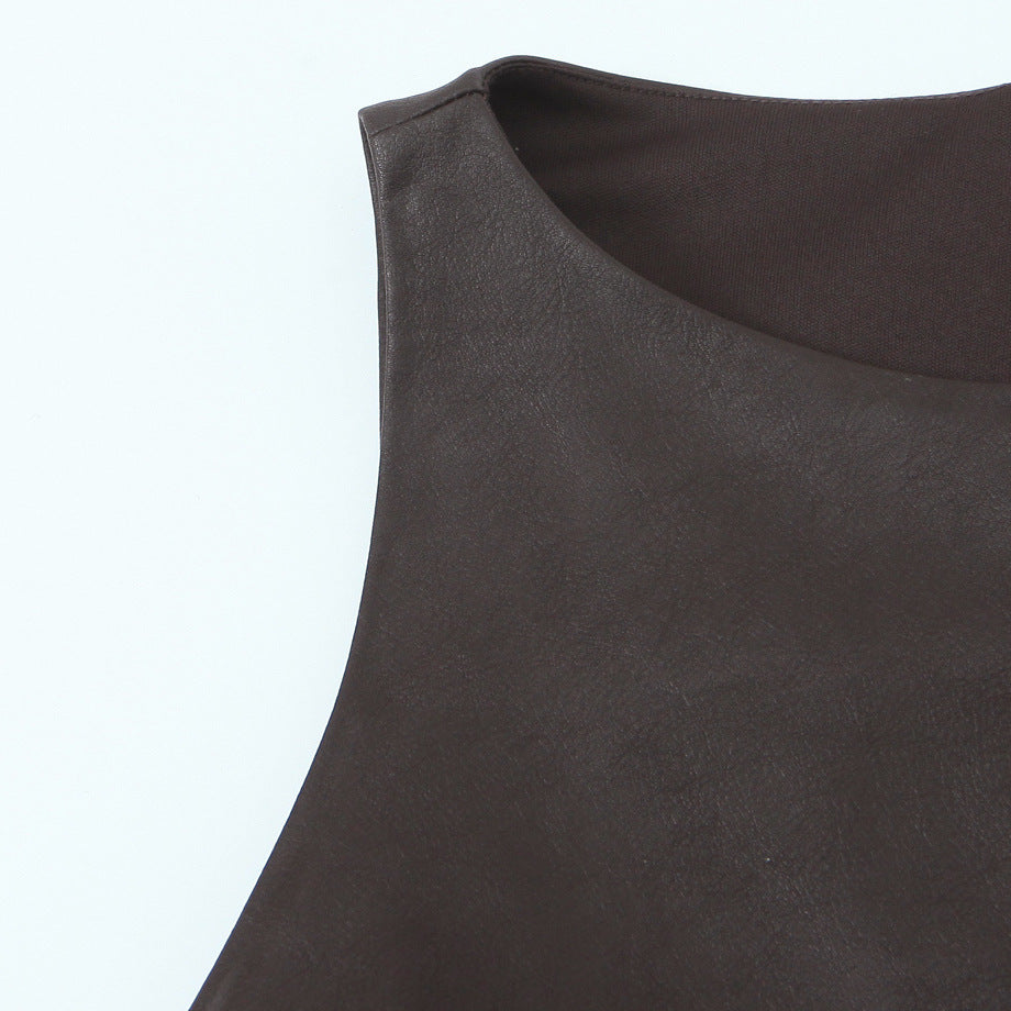 L’Exilée des Cieux — Robe Noire Effet Cuir