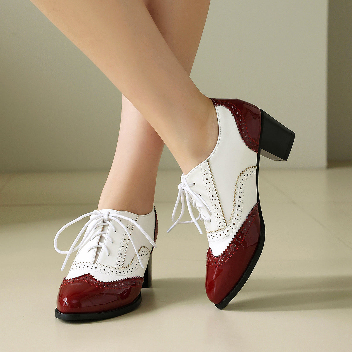 Chaussures richelieu rétro à talon épais – Élégance du Cirque des Ombres