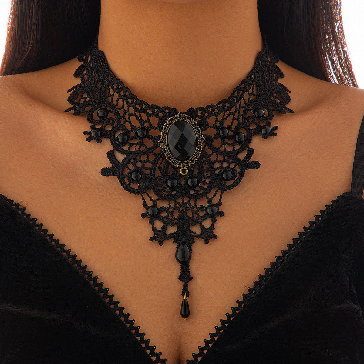 Le Collier de la Veuve Écarlate — Ras-du-cou Gothique en Dentelle