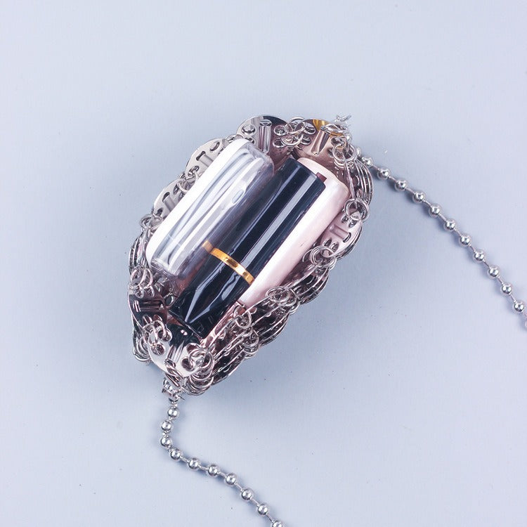 Sac Minaudière Argenté à Sequins & Chaîne – Éclat d’Ombre