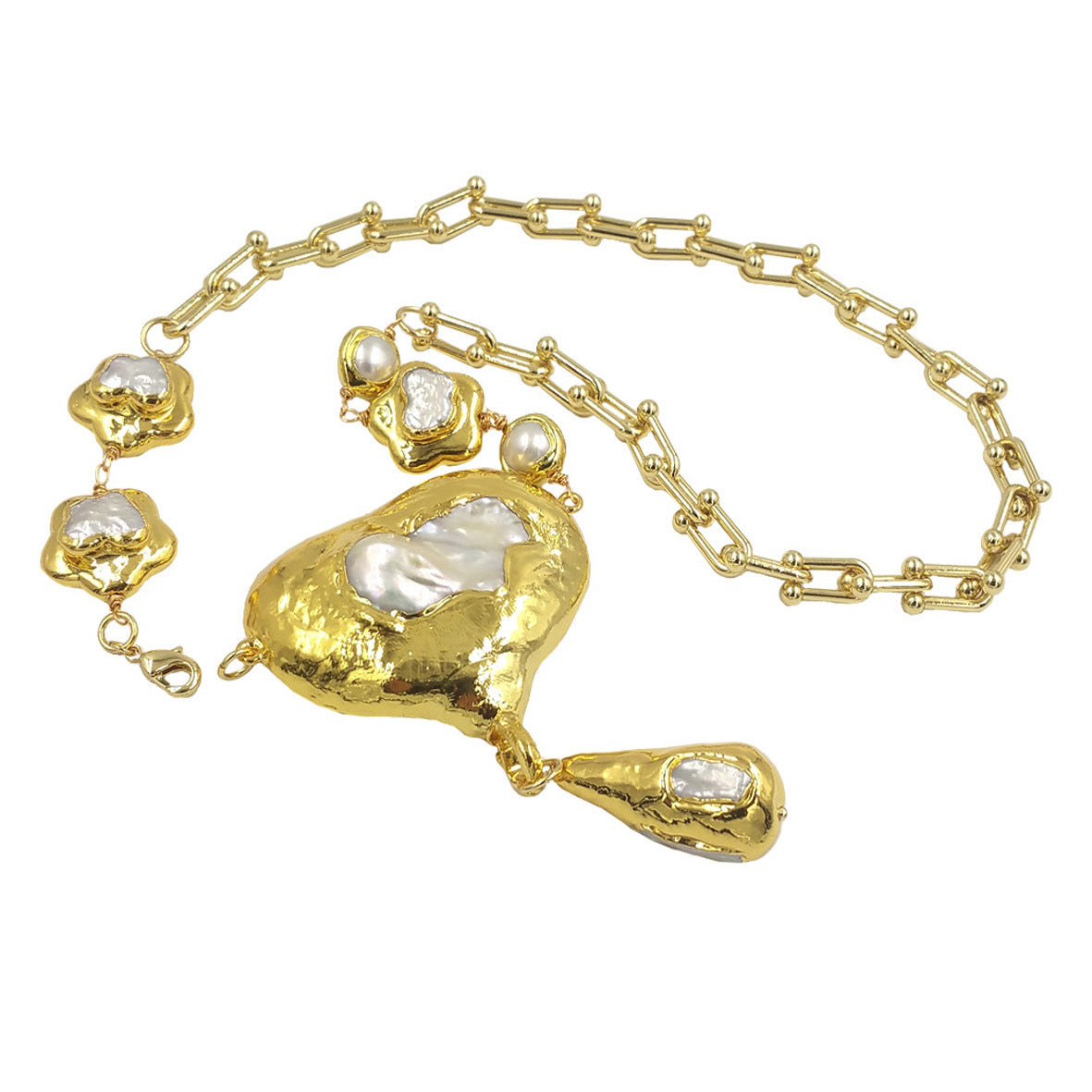 👑 Collier « Cœur Baroque Royal » – Perle d’Eau Douce Dorée