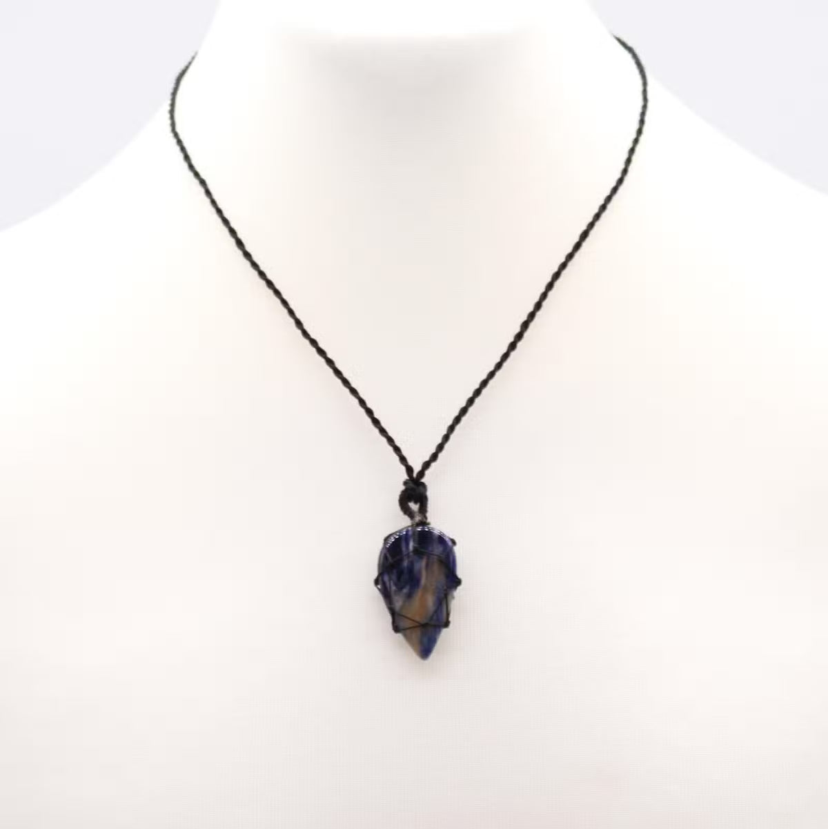 La Larme des Profondeurs — Pendentif Sodalite