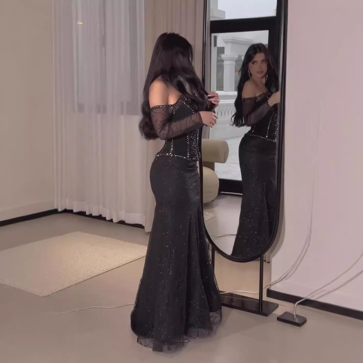Robe Nocturne à Sequins & Cape de Dentelle