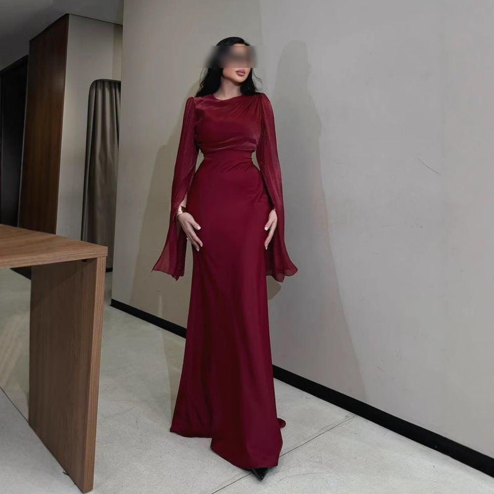 La Comtesse Écarlate — Robe Longue aux Manches de Nuit
