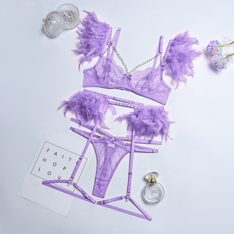 Plumes de Minuit – Ensemble Boudoir en dentelle & plumes