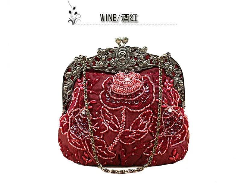 Minaudière Les Roses de Minuit – Broderies, Perles & Fermoir Baroque