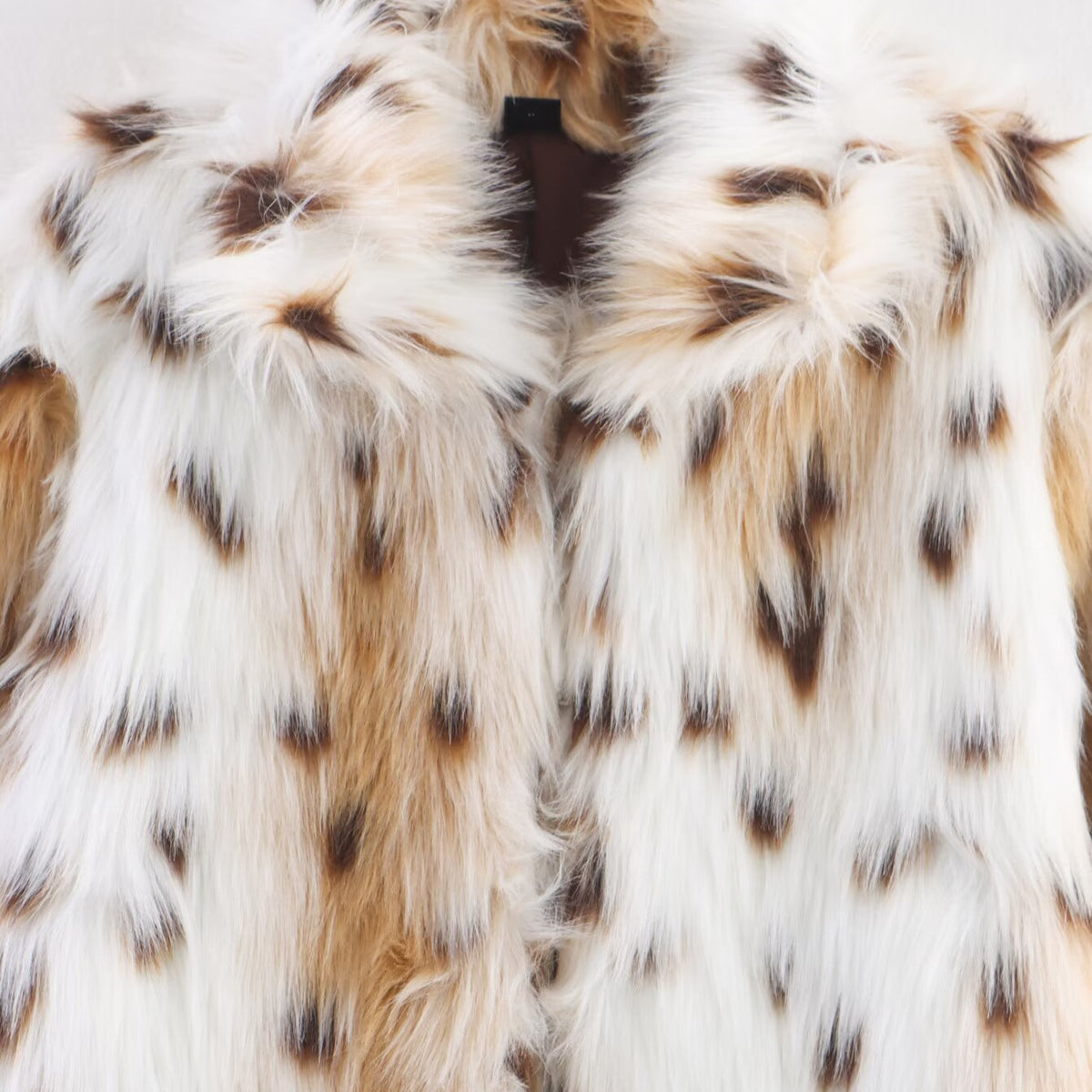 Manteau long en fausse fourrure imprimé félin – Reine Sauvage
