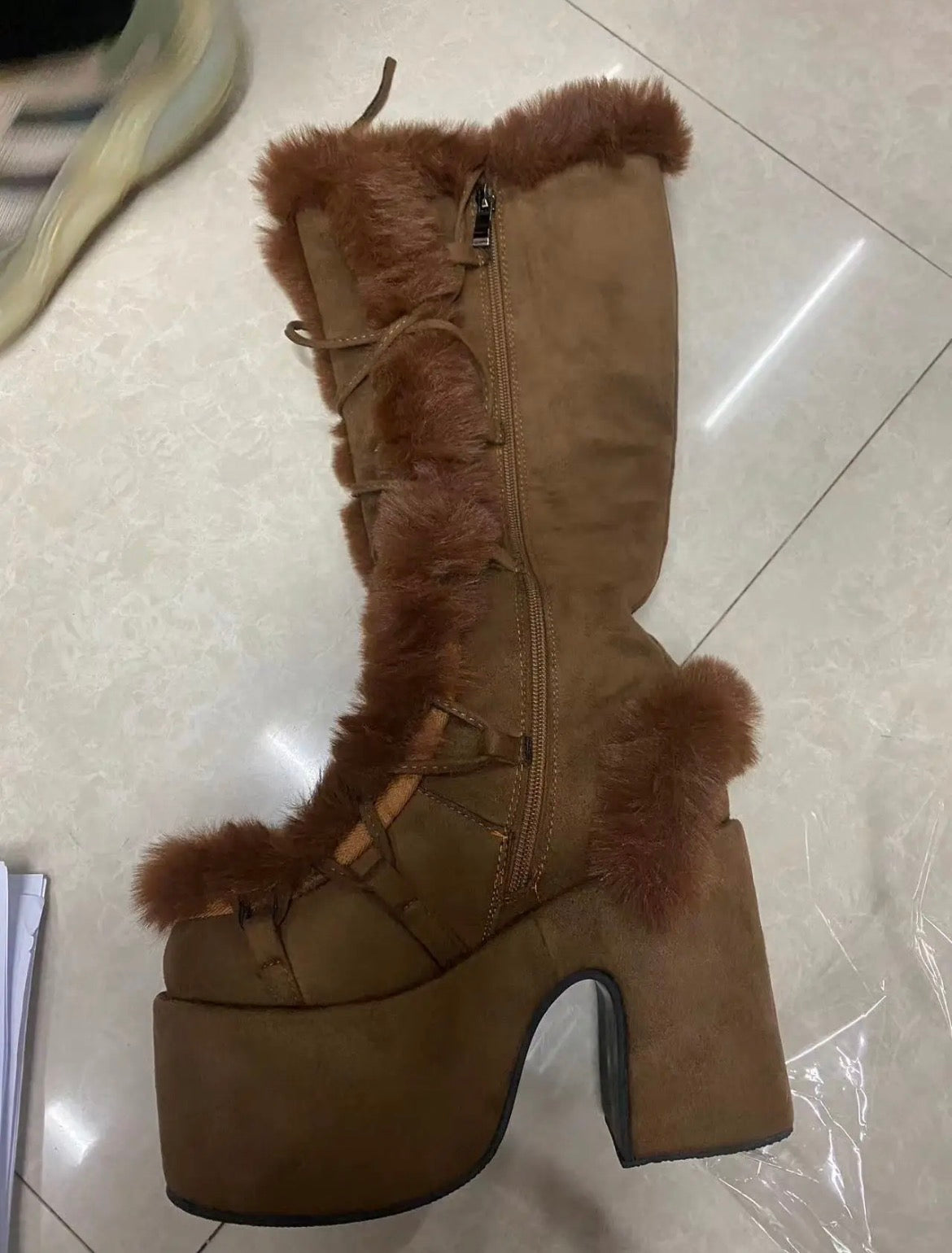 Bottes Impériales de l’Hiver Noir – Fourrure & Plateforme