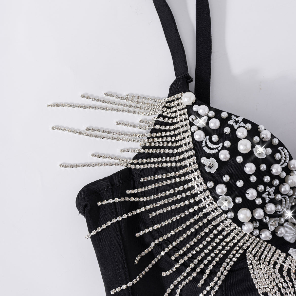 Bustier Écume de Minuit – Perles & Franges ». 🌙🥂
