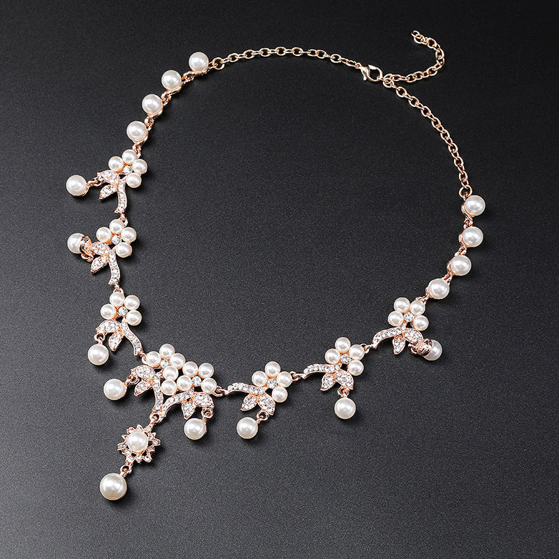 👑 Parure « Éclats de Lune » – Collier & Boucles d’Oreilles Perlés