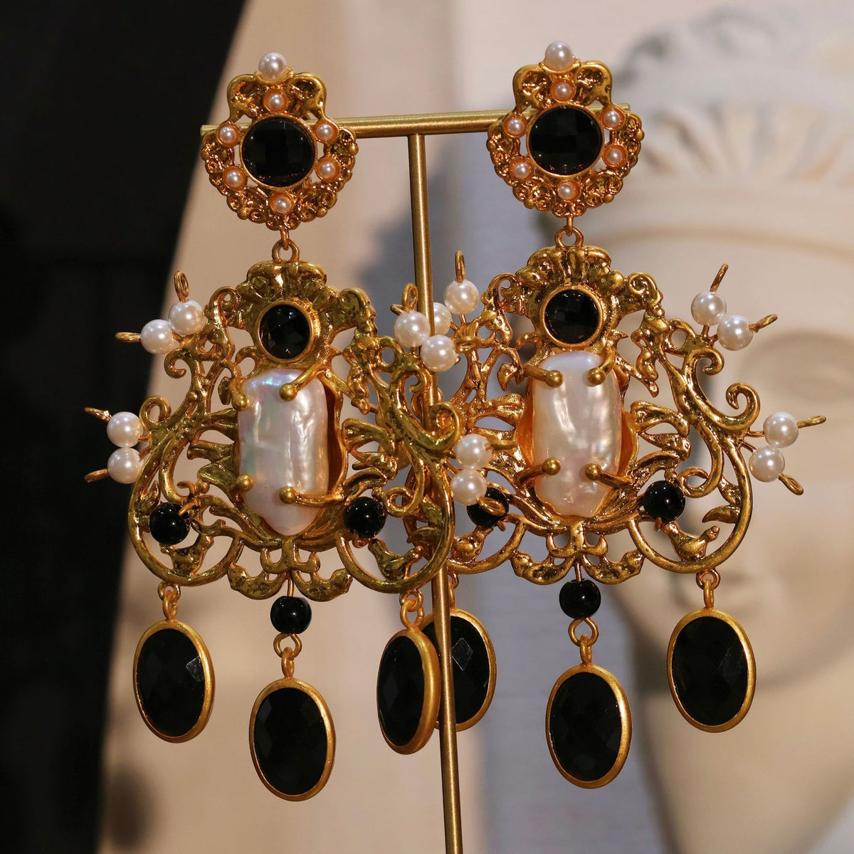 Les Reliques de Salem — Boucles d’Oreilles Baroques Noires & Nacrées