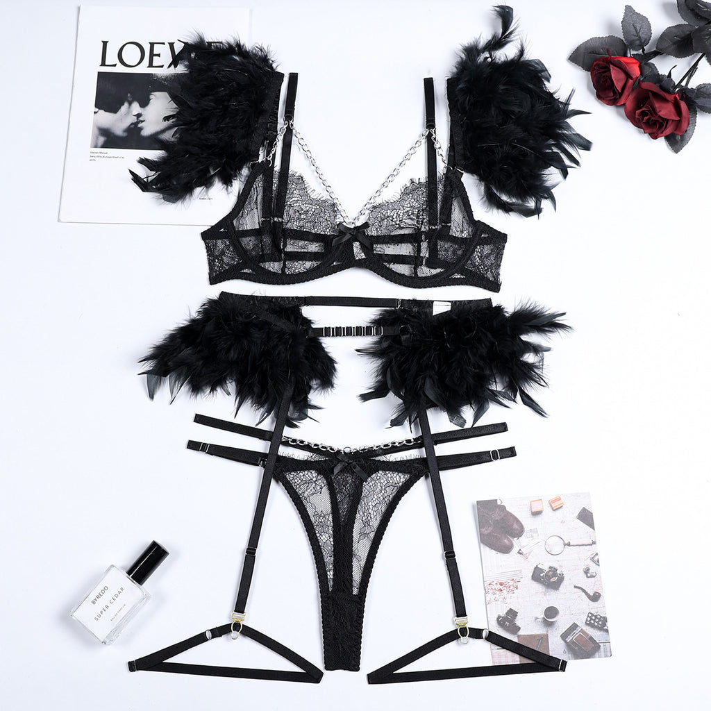 Plumes de Minuit – Ensemble Boudoir en dentelle & plumes