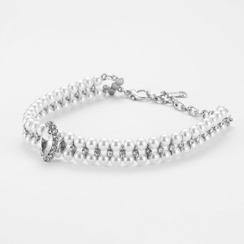 Le Collier du Petit Marquis — Bijou Blanc Scintillant