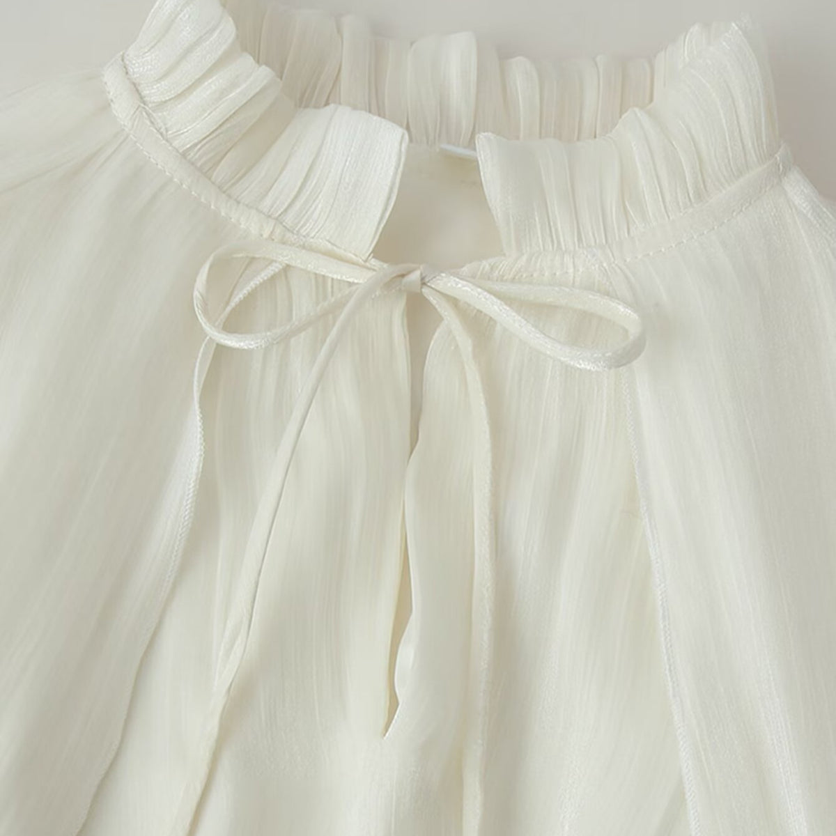 La Dame Blanche – Robe Victorienne des Ombres