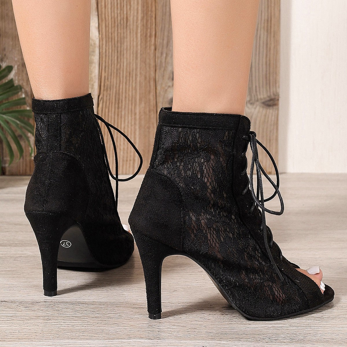 Bottines Gothiques en Dentelle Noire à Lacets – Étreinte Nocturne