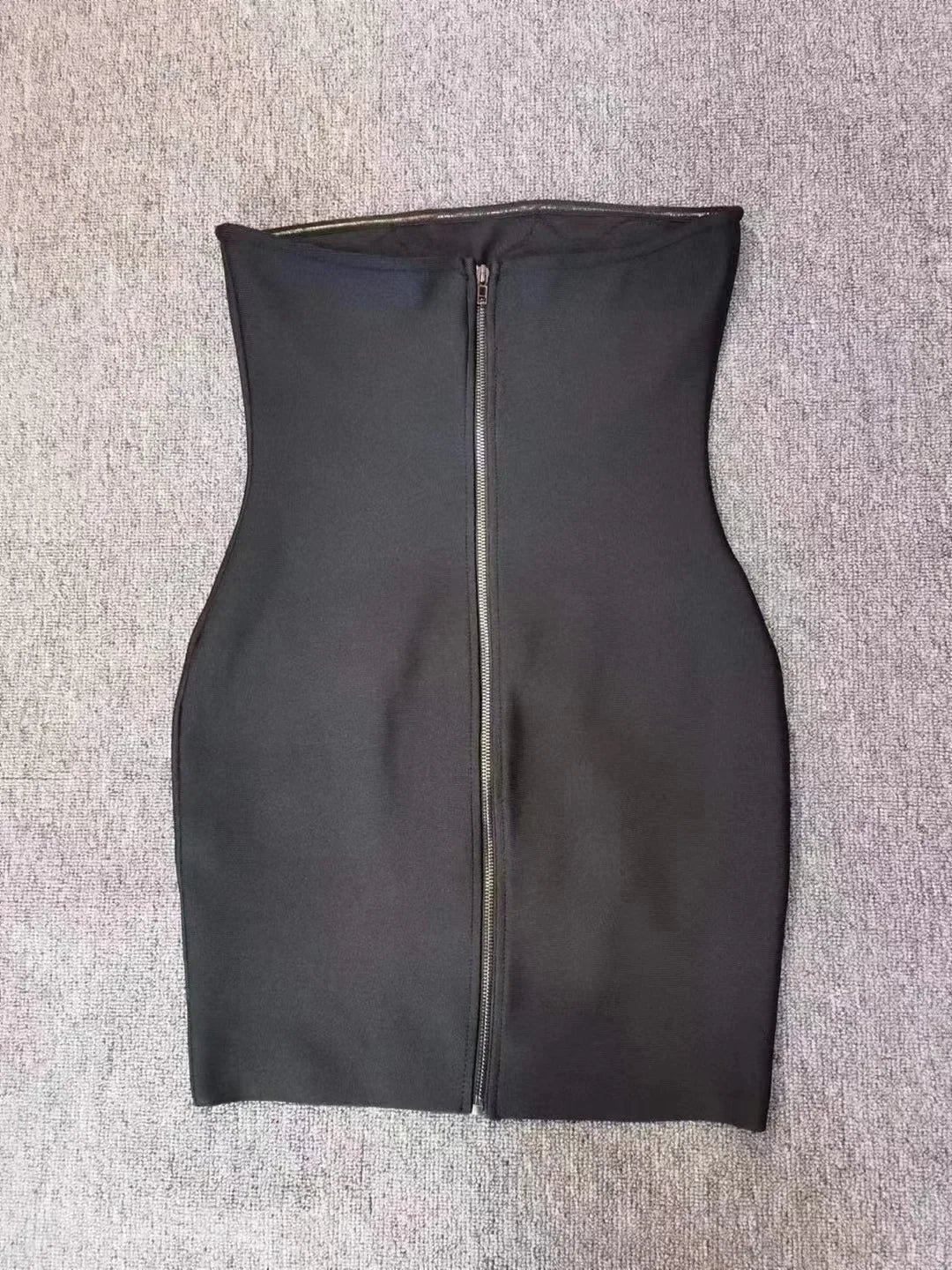 Robe Noire Étoilée – Cabaret des Ombres