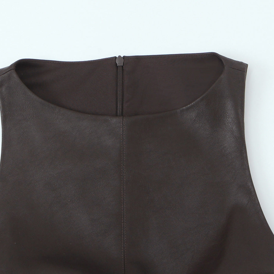 L’Exilée des Cieux — Robe Noire Effet Cuir