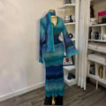 Robe Sirène des Profondeurs – Bleu Abyssal & Voiles Fluides