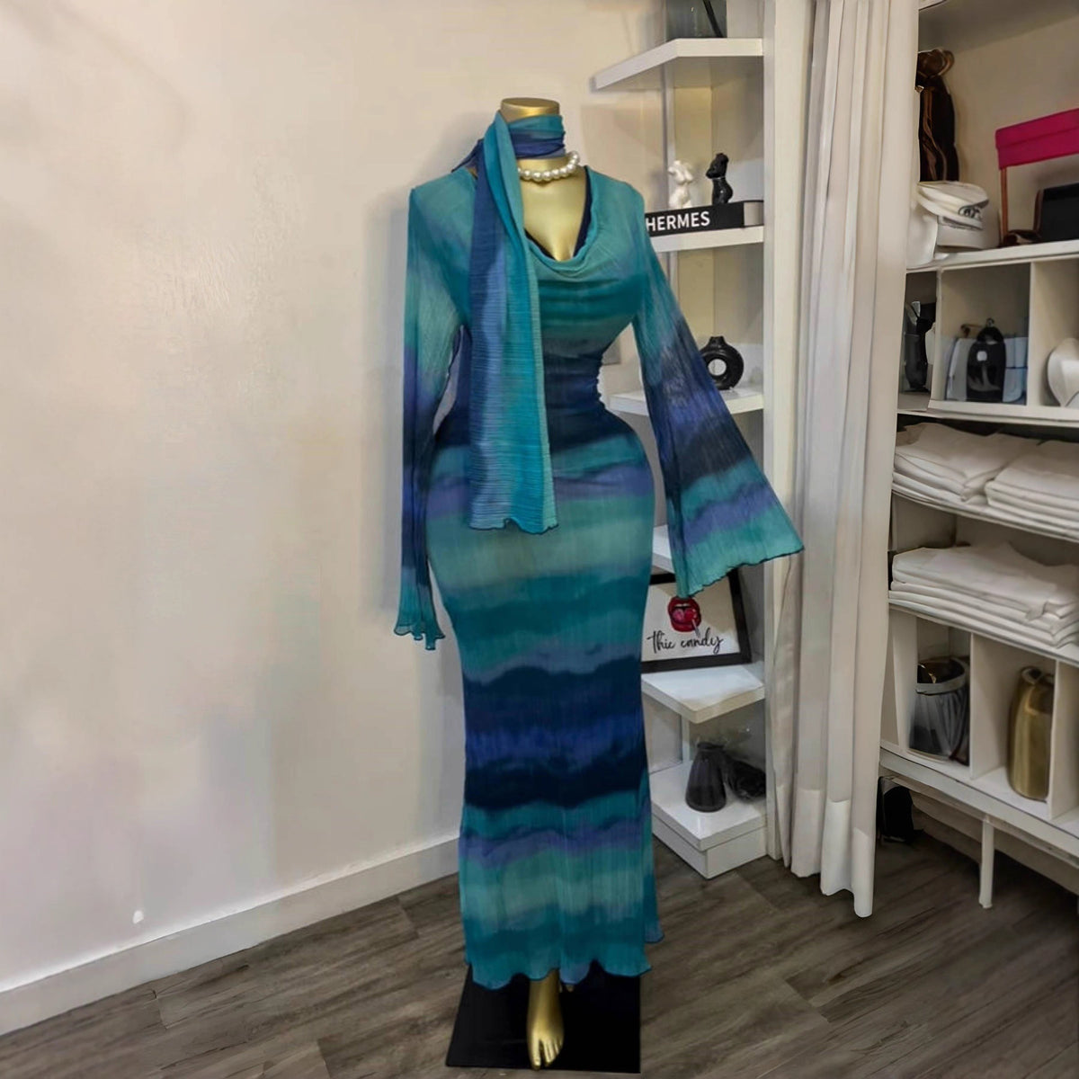 Robe Sirène des Profondeurs – Bleu Abyssal & Voiles Fluides