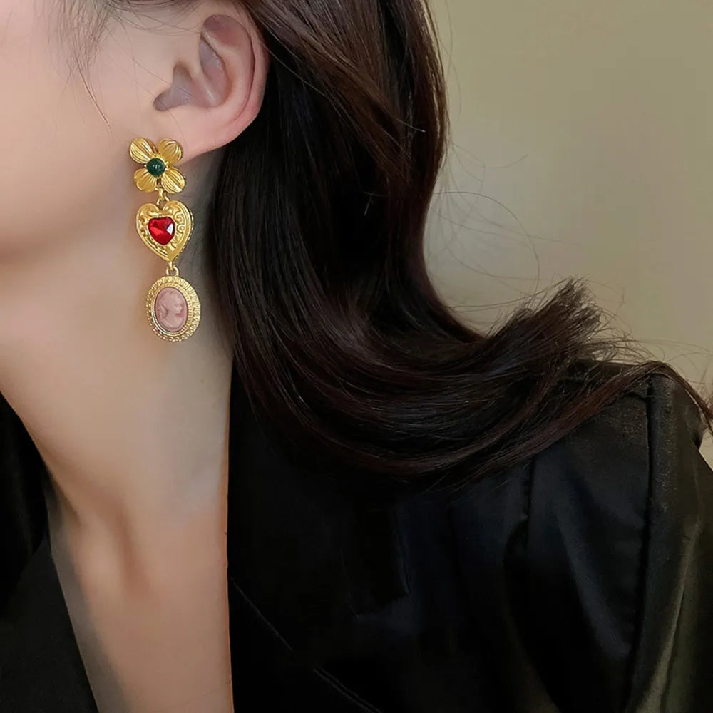 Les Médaillons des Ombres — Boucles d’Oreilles Vintage