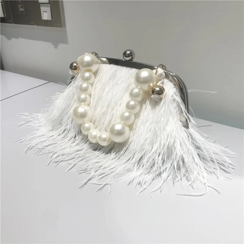 Sac de Soirée Plumes & Perles – Éclat d’Hiver