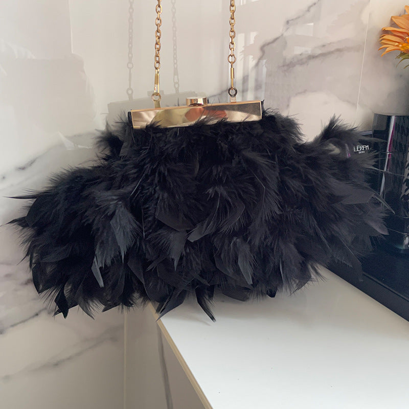 Sac à Plumes Nocturne – Pochette Chaîne Dorée