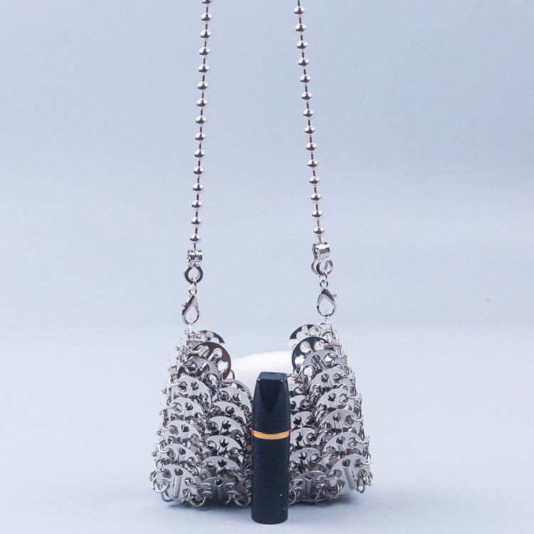 Sac Minaudière Argenté à Sequins & Chaîne – Éclat d’Ombre