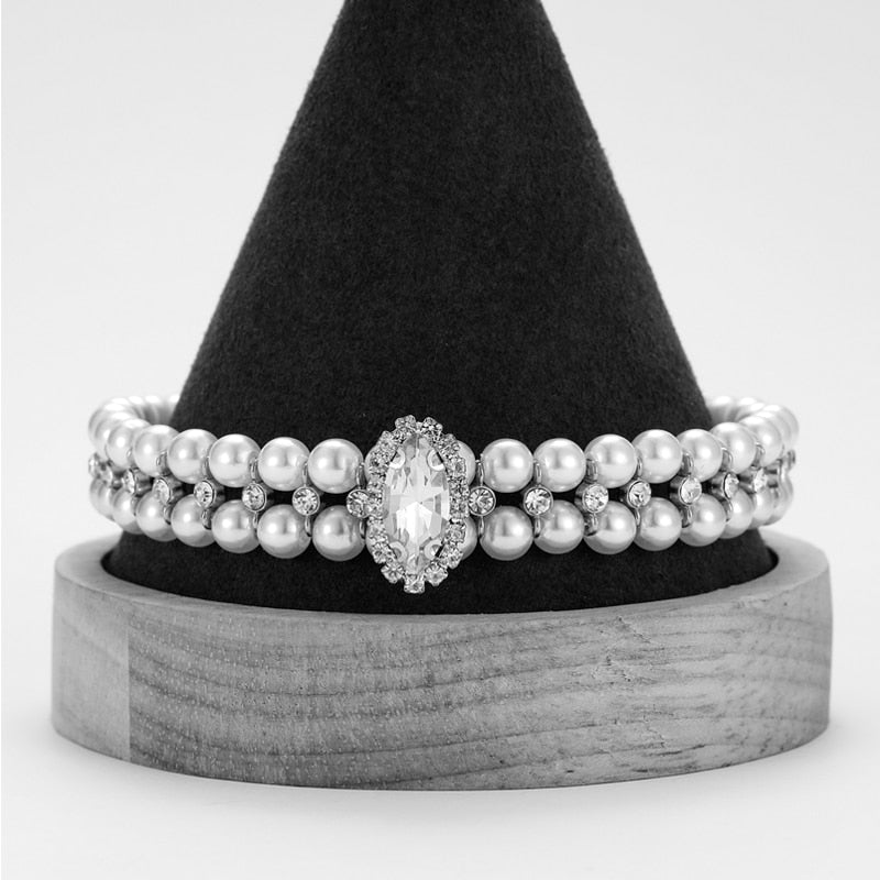 Le Collier du Petit Marquis — Bijou Blanc Scintillant